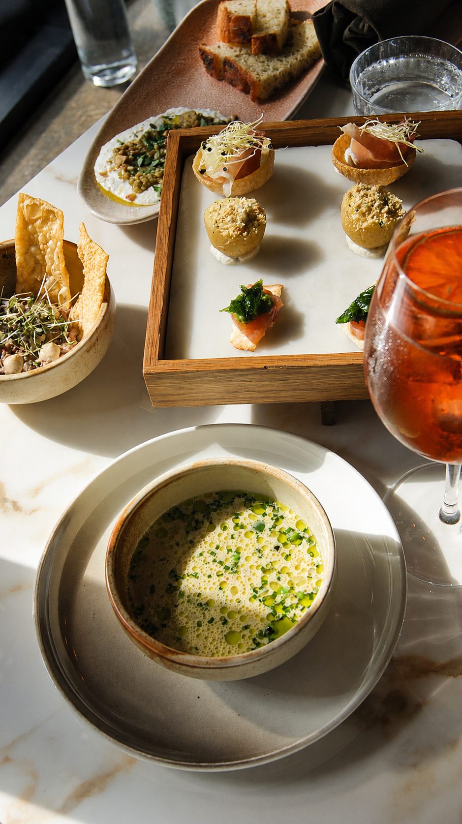 Aperitivo og snacks til at dele på Basso